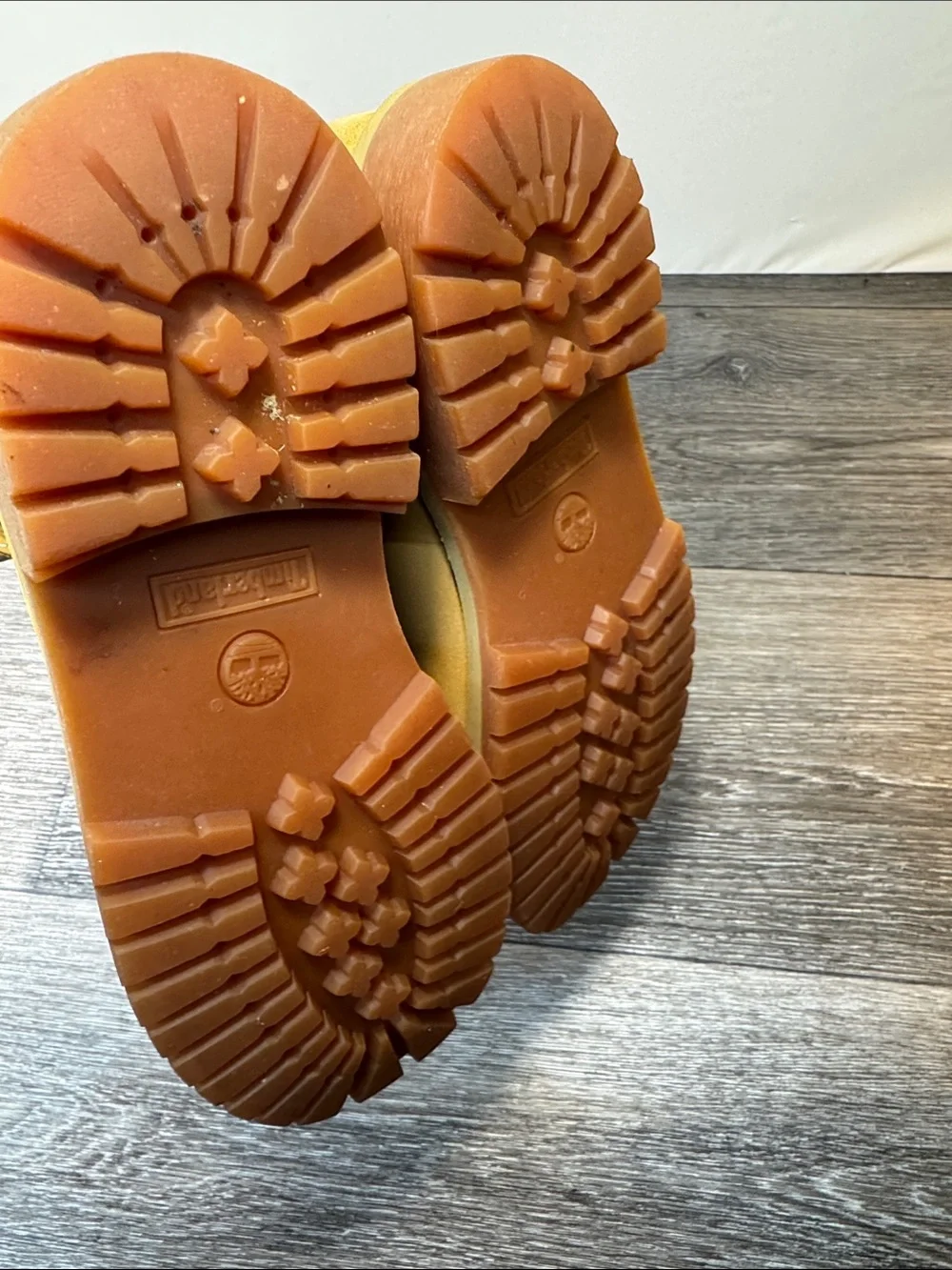 Timberland Wheat Nubuck Boots youth size 3 US/35EU (h16)